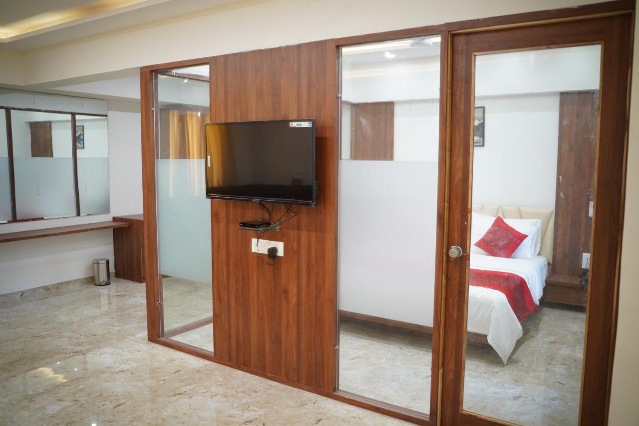 Leela Bizotel Junagadh Exterior foto