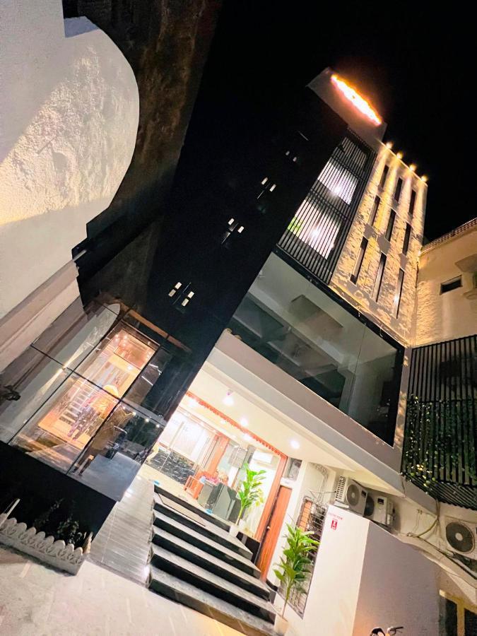 Leela Bizotel Junagadh Exterior foto